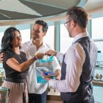 shopocean-guests-in-retail-shop