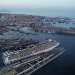 MSC Grandiosa saliendo de Génova
