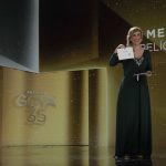 La enfermera Ana María Ruiz anuncia el Goya a Mejor Película ©Miguel Córdoba – Cortesía de la Academia de Cine