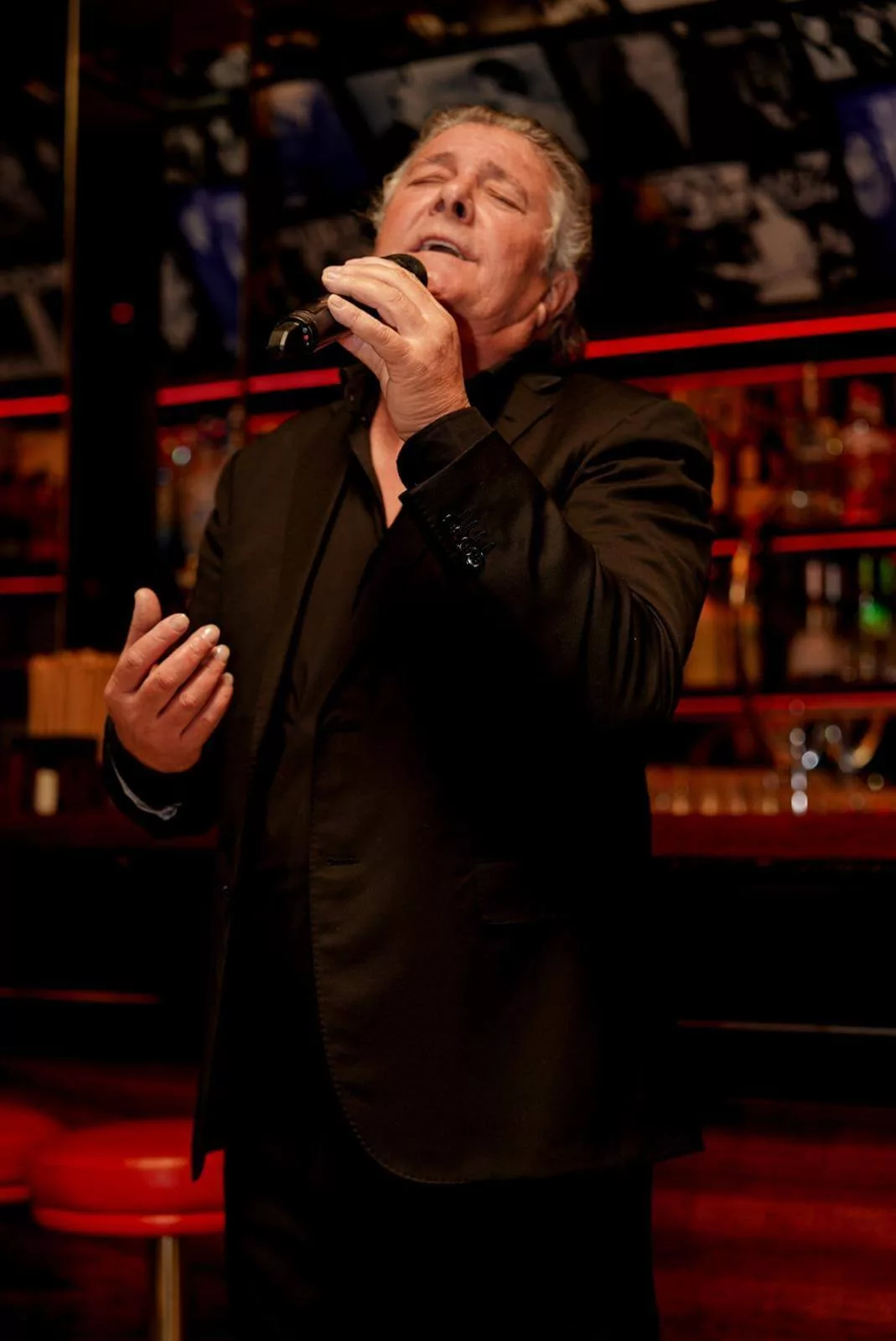 El Museo Chicote acogió este miércoles la presentación del nuevo álbum de Francisco: De cobardes no hablarán